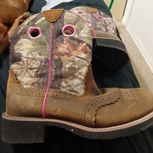 Pink ariat boots